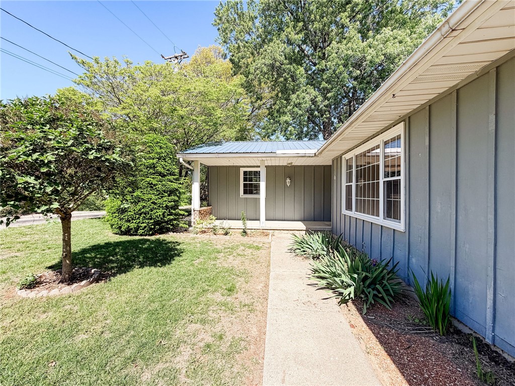 205 Sycamore Road Paris, IL 61944 - Photo 3 of 44