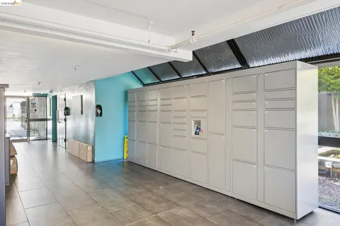 $300,000 | 5 Embarcadero, Unit 129, Oakland, CA 94607