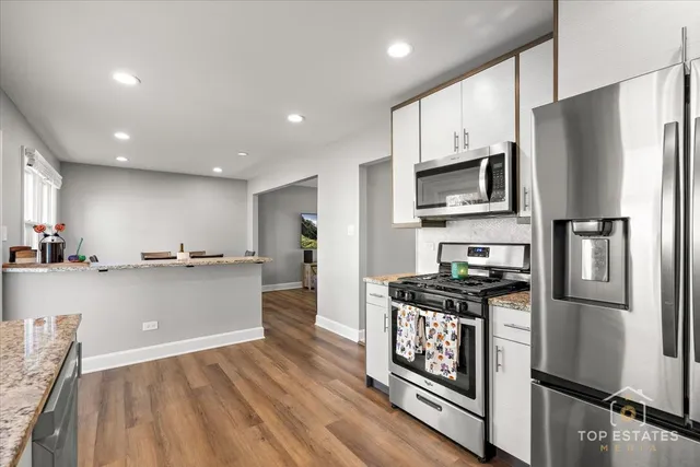 $385,000 | 251 Signature Drive, Bloomingdale, IL 60108