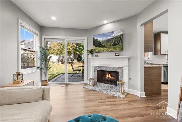 $385,000 | 251 Signature Drive, Bloomingdale, IL 60108