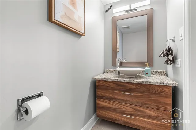 $385,000 | 251 Signature Drive, Bloomingdale, IL 60108