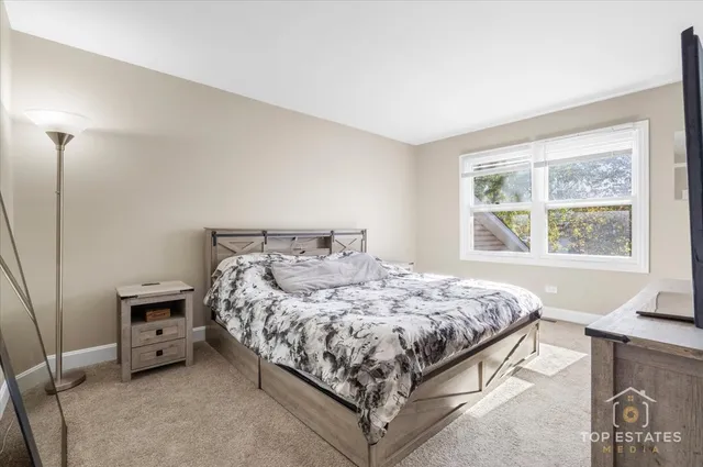 $385,000 | 251 Signature Drive, Bloomingdale, IL 60108