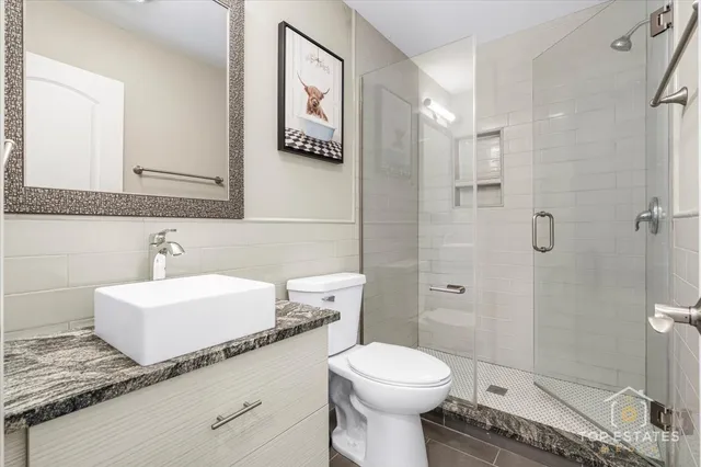 $385,000 | 251 Signature Drive, Bloomingdale, IL 60108