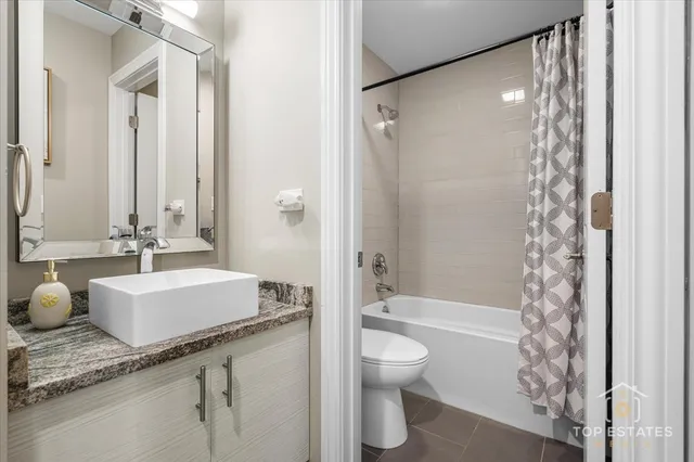 $385,000 | 251 Signature Drive, Bloomingdale, IL 60108