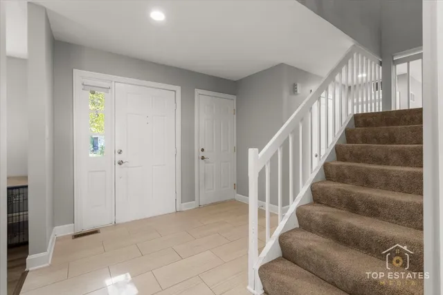 $385,000 | 251 Signature Drive, Bloomingdale, IL 60108