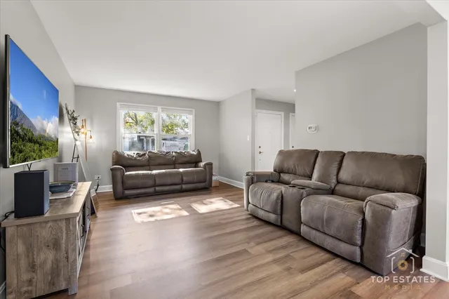 $385,000 | 251 Signature Drive, Bloomingdale, IL 60108