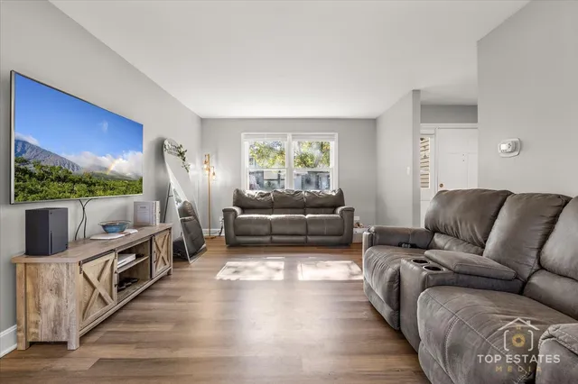 $385,000 | 251 Signature Drive, Bloomingdale, IL 60108