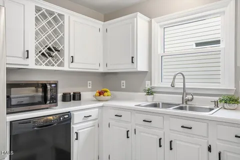 $450,000 | 211 Kronos Lane, Cary, NC 27513