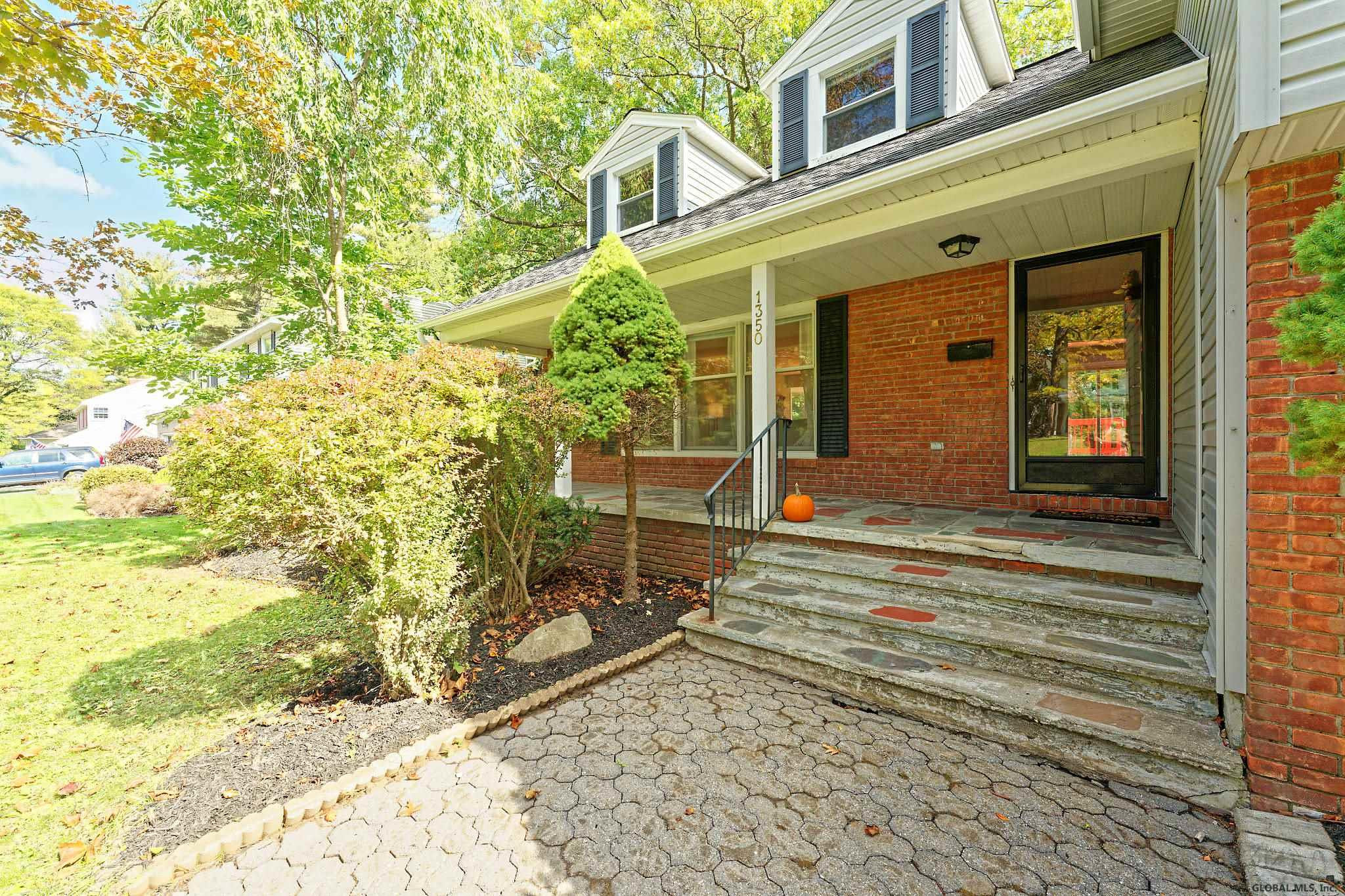1350 Rowe Road Niskayuna, NY 12309 - Photo 3 of 33 Photo 3