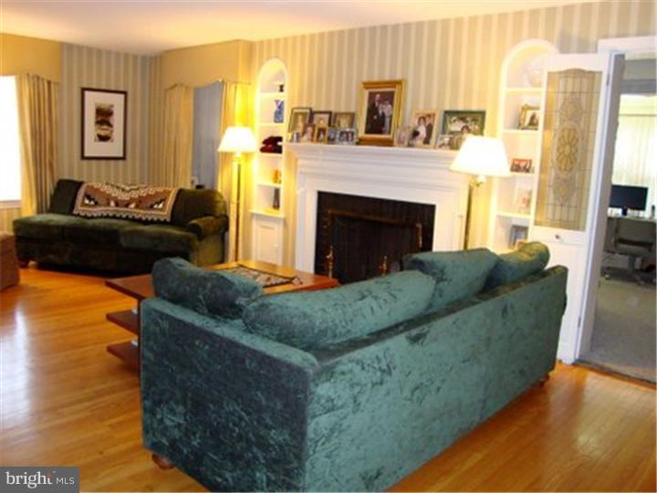 1345 Overbrook Road Wynnewood, PA 19096 - Photo 9 of 19 Living Room