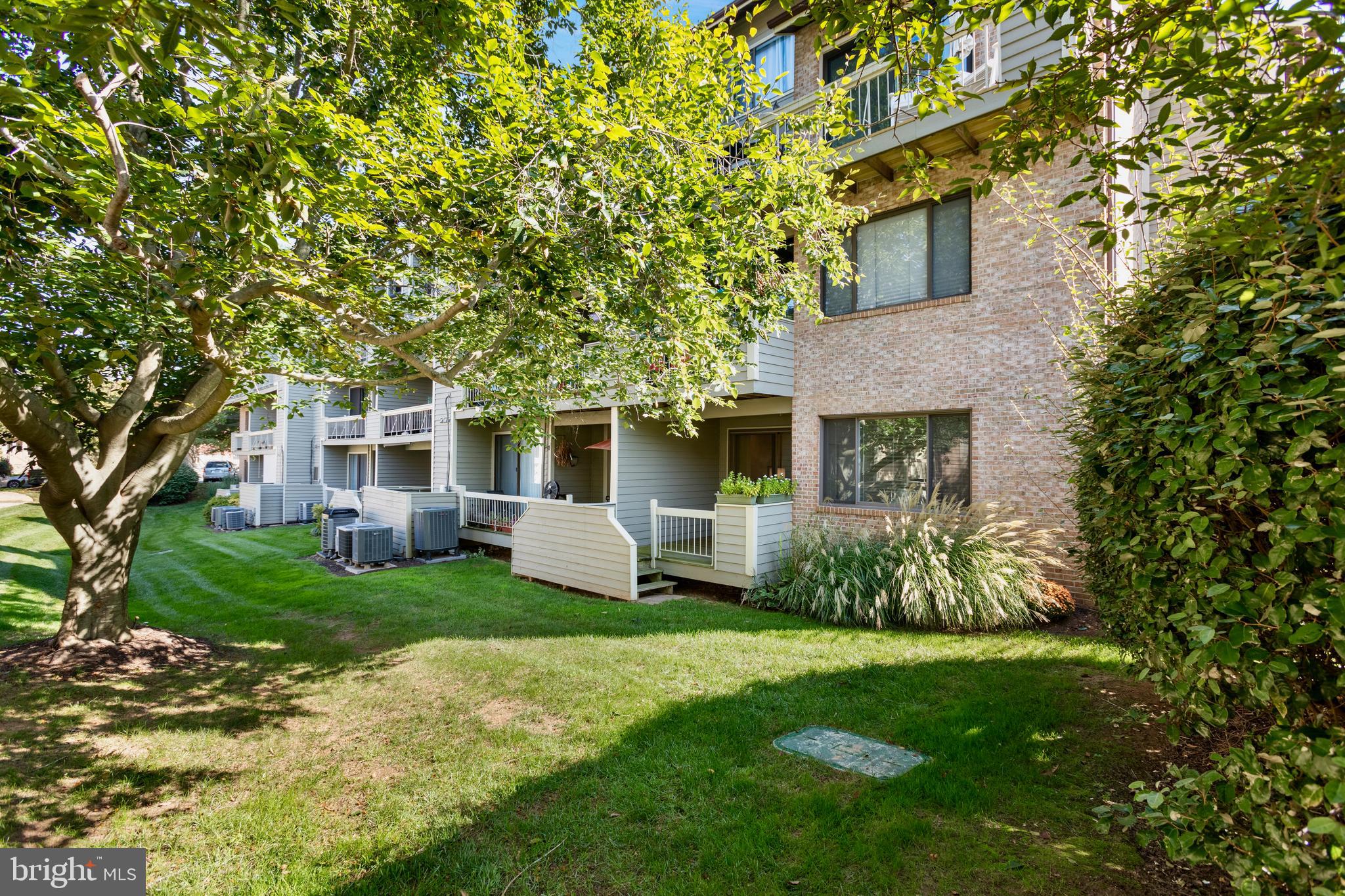 11196 Harbor Court Reston, VA 20191 - Photo 25 of 29 Rear of Condo