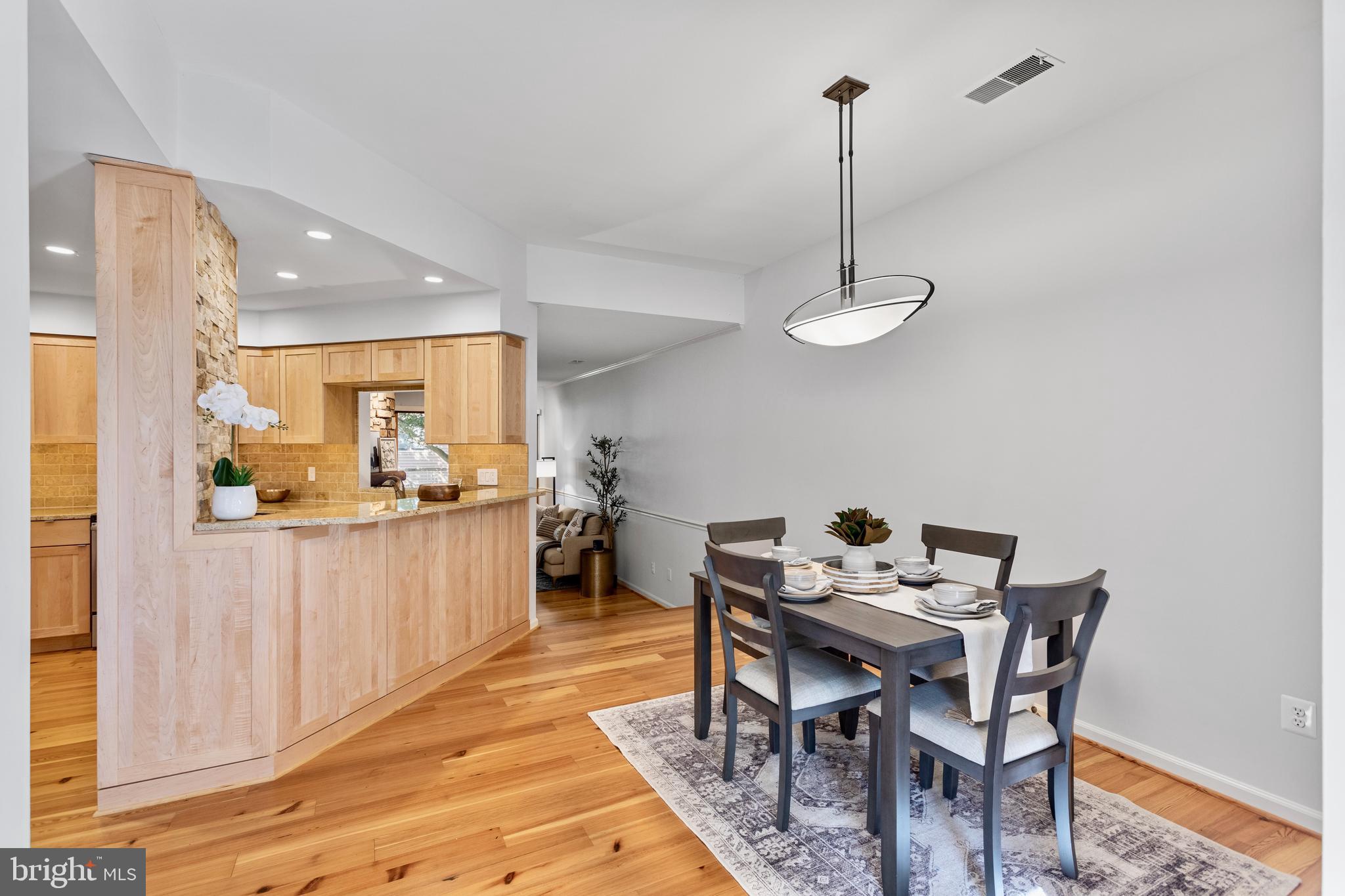 11196 Harbor Court Reston, VA 20191 - Photo 5 of 29 Dining Room