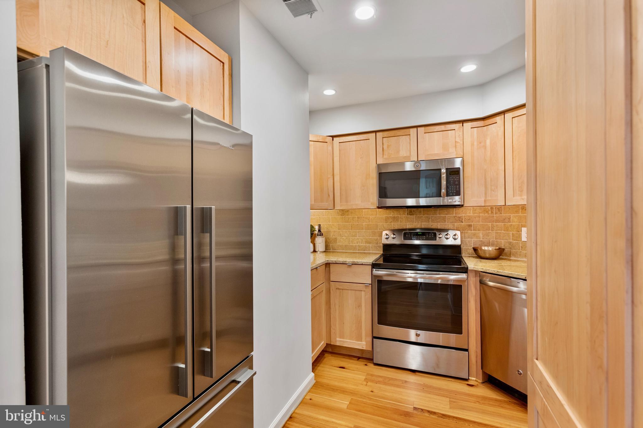 11196 Harbor Court Reston, VA 20191 - Photo 8 of 29 Kitchen