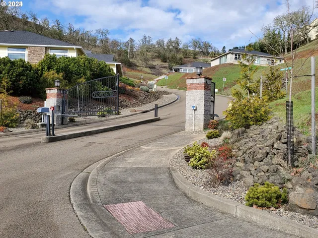 $55,000 | 1997 Warewood Terrace Court, Unit 1, Roseburg, OR 97471