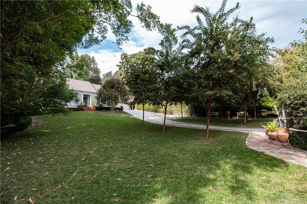 1055 La Loma Road Pasadena, CA 91105 - Photo 2 of 29 a living room with fireplace furniture and a flat screen tv