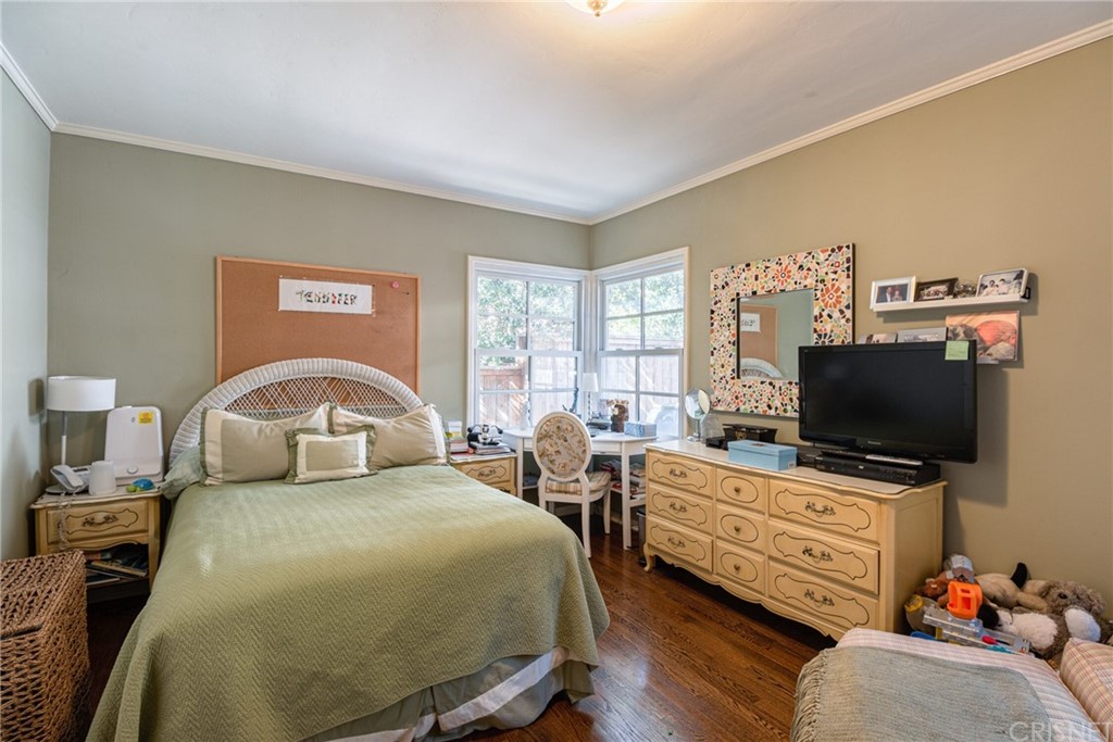 1055 La Loma Road Pasadena, CA 91105 - Photo 18 of 29 a view of a workspace with furniture and a window