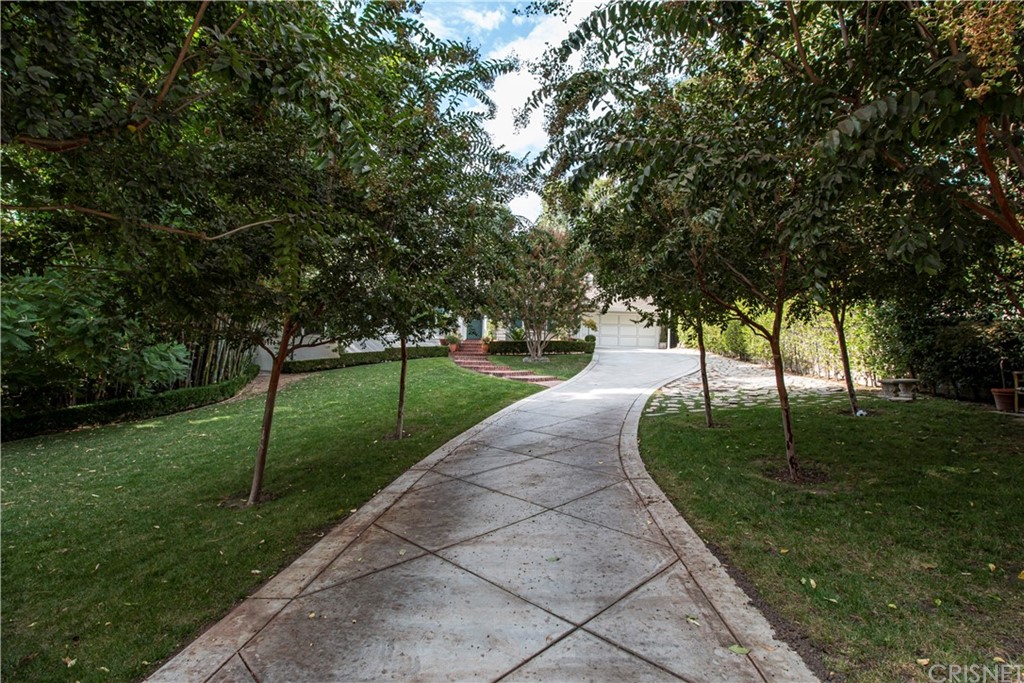 1055 La Loma Road Pasadena, CA 91105 - Photo 3 of 29 a living room with furniture and a fireplace