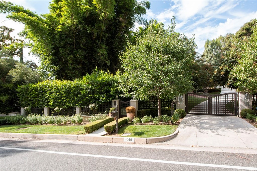 1055 La Loma Road Pasadena, CA 91105 - Photo 29 of 29 a view of a house with a backyard