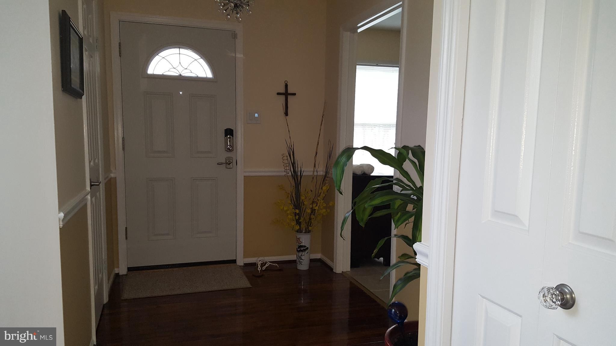 4825 Carriagepark Road Fairfax, VA 22032 - Photo 2 of 24 Interior (General)