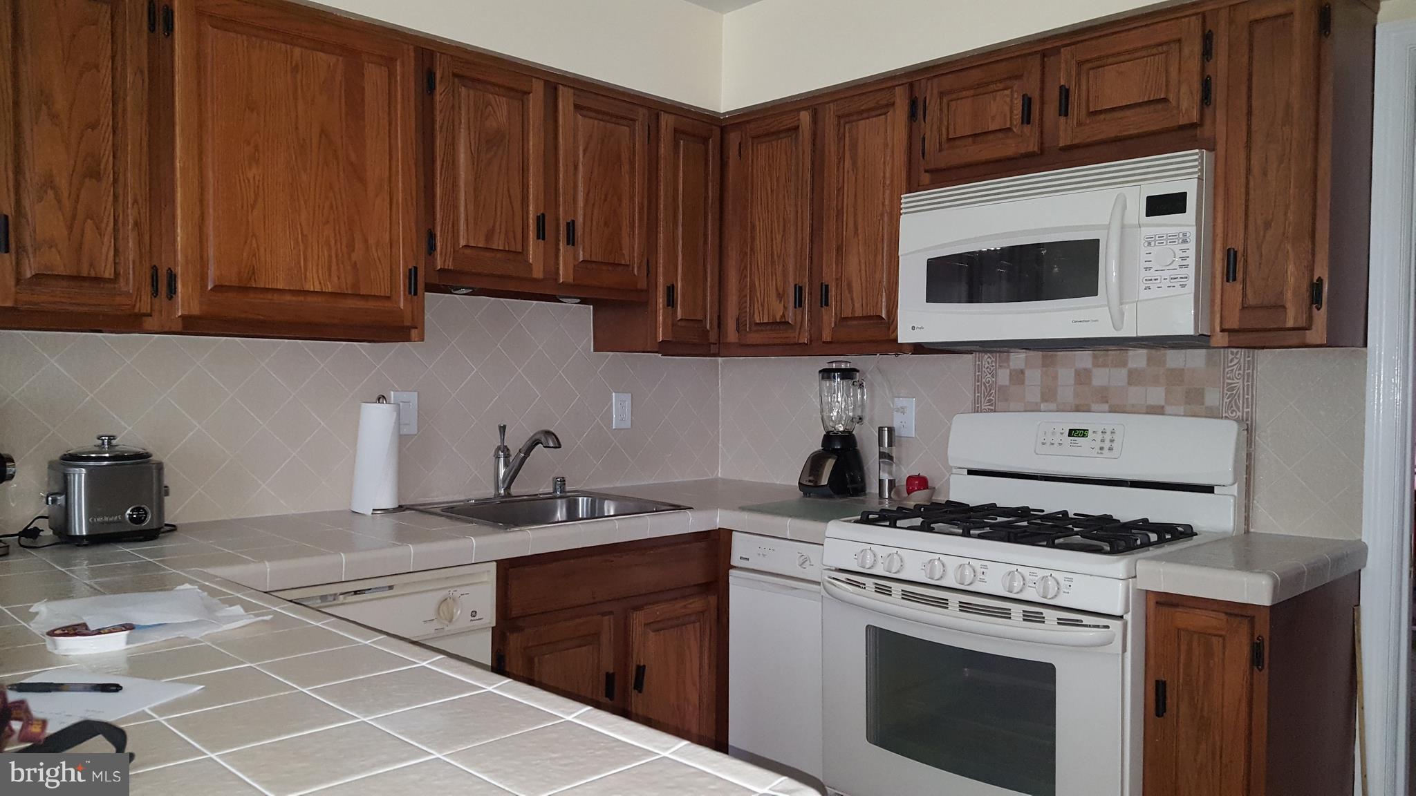 4825 Carriagepark Road Fairfax, VA 22032 - Photo 4 of 24 Kitchen