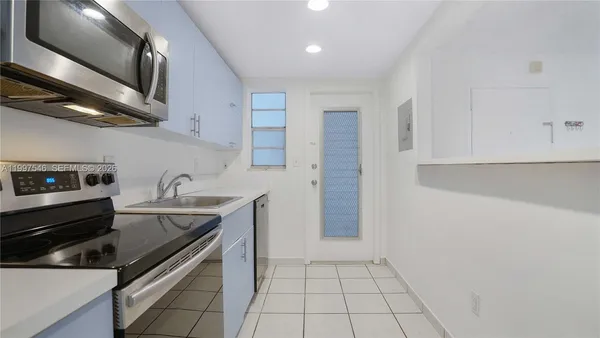 $2,200 | 1340 Lincoln Road, Unit 404, Miami Beach, FL 33139