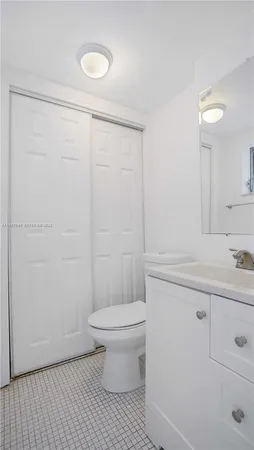 $2,200 | 1340 Lincoln Road, Unit 404, Miami Beach, FL 33139
