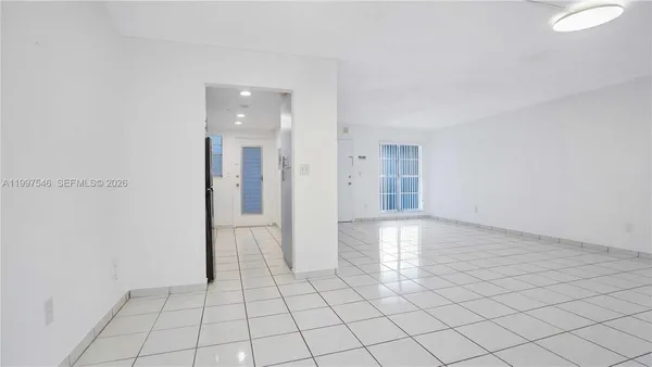 $2,200 | 1340 Lincoln Road, Unit 404, Miami Beach, FL 33139