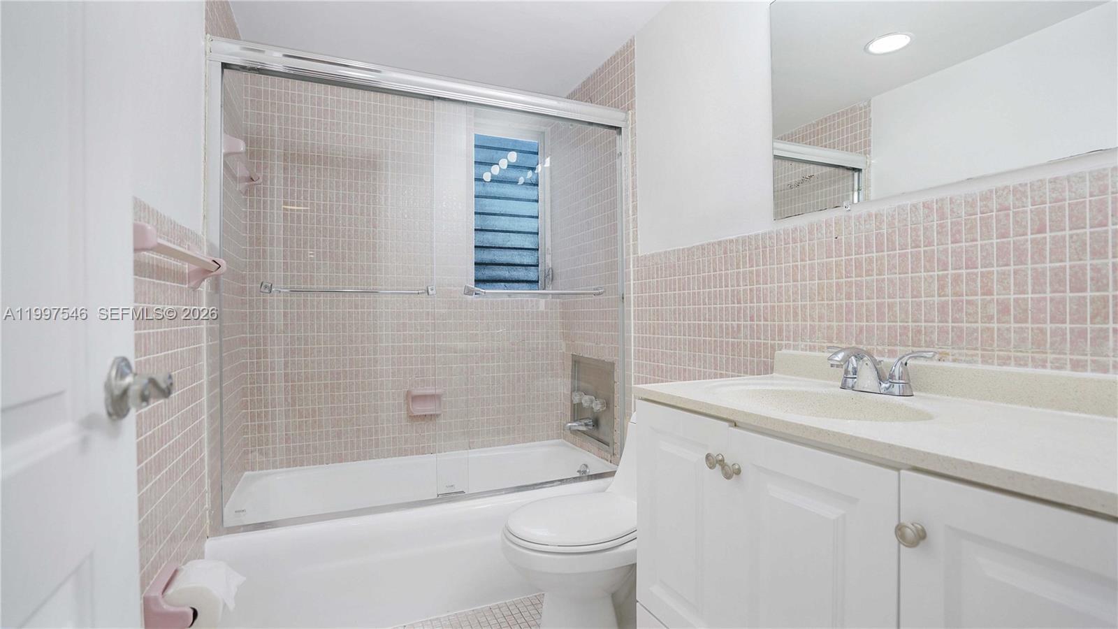 1340 Lincoln Road, Unit 404 Miami Beach, FL 33139 - Photo 15 of 41