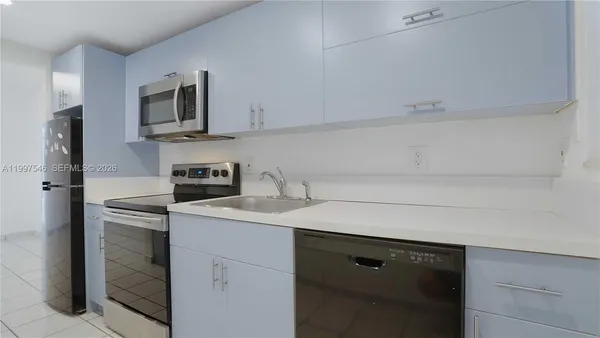 $2,200 | 1340 Lincoln Road, Unit 404, Miami Beach, FL 33139