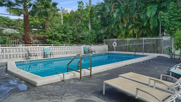 $2,200 | 1340 Lincoln Road, Unit 404, Miami Beach, FL 33139
