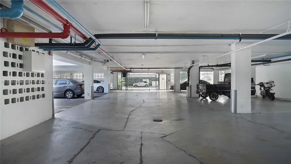 $2,200 | 1340 Lincoln Road, Unit 404, Miami Beach, FL 33139