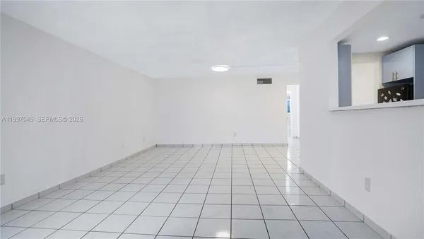 $2,200 | 1340 Lincoln Road, Unit 404, Miami Beach, FL 33139