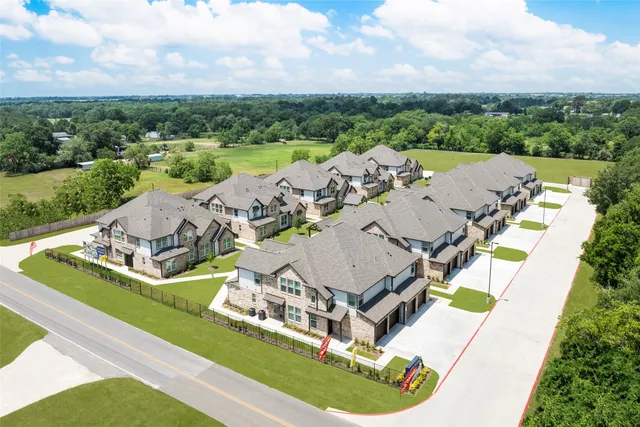 $1,400 | 103 Park Place Circle, Unit B, Waller, TX 77484