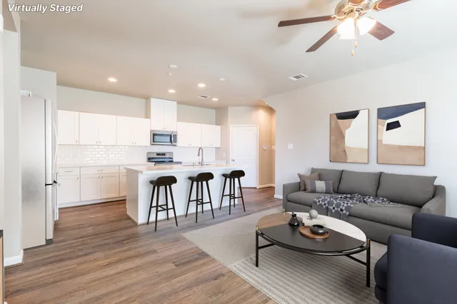 $1,400 | 103 Park Place Circle, Unit B, Waller, TX 77484