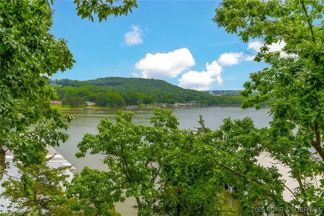 $279,900 | 107 Rock Dove Lane, Unit 2A, Camdenton, MO 65020