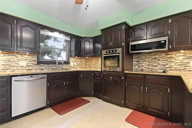 $279,900 | 107 Rock Dove Lane, Unit 2A, Camdenton, MO 65020