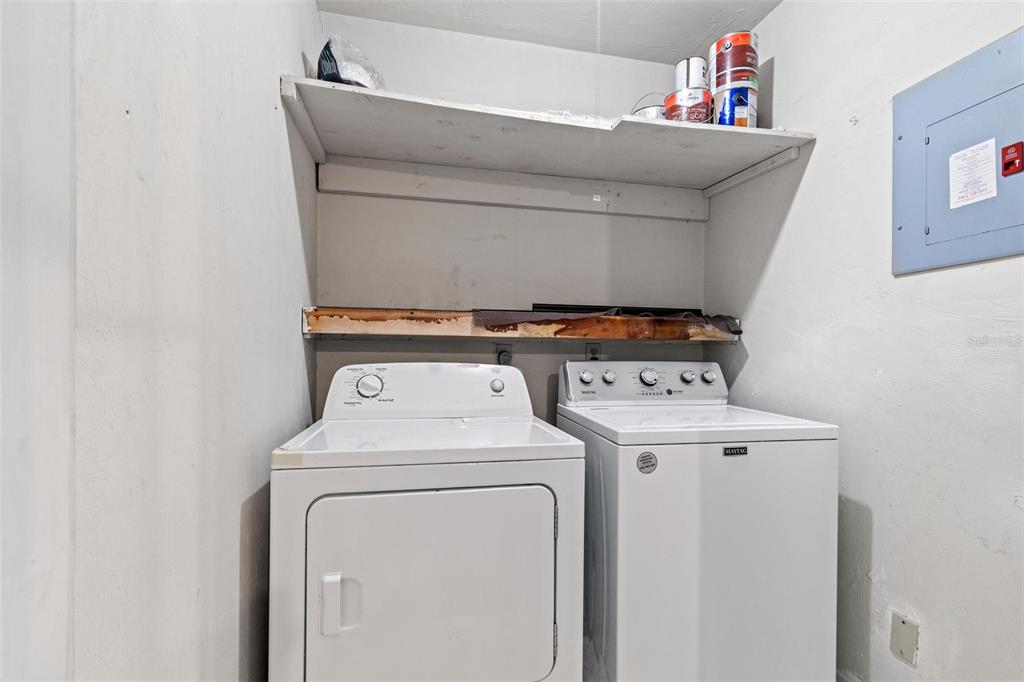 5606 Southwest 8th Place Gainesville, FL 32607 - Photo 23 of 24 a utility room with dryer and washer
