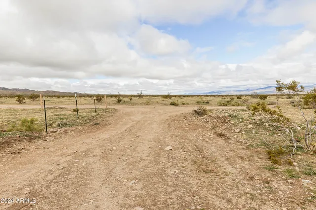 $15,000 | 14380 North Quintana Road, Unit 27, Dolan Springs, AZ 86441