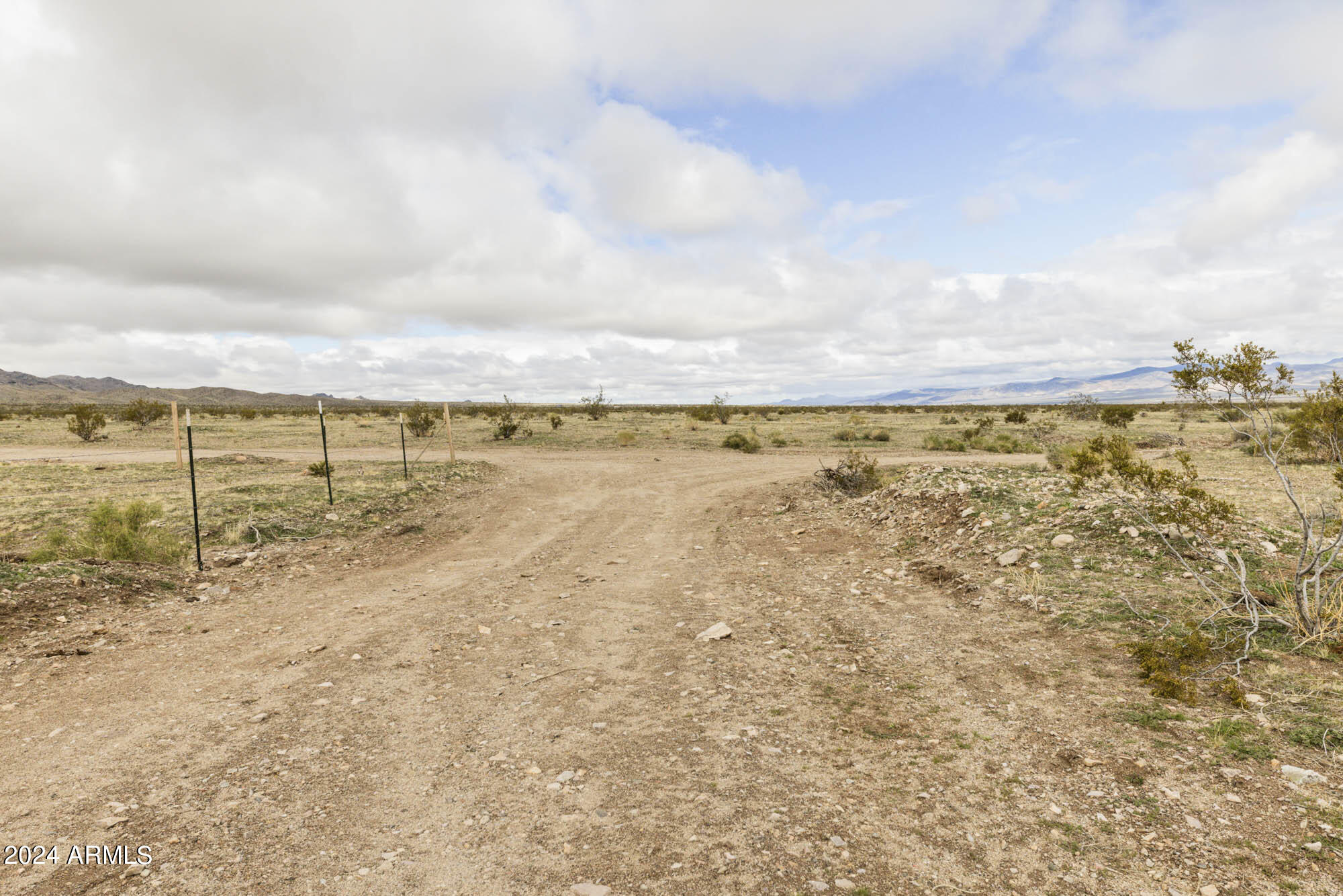 14380 North Quintana Road, Unit 27 Dolan Springs, AZ 86441 - Photo 12 of 40 IMG_5774