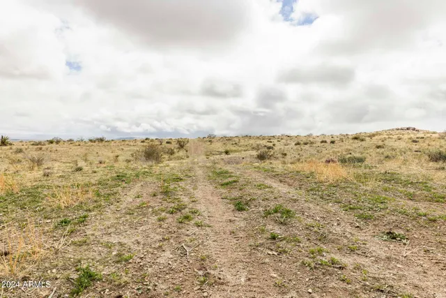 $15,000 | 14380 North Quintana Road, Unit 27, Dolan Springs, AZ 86441