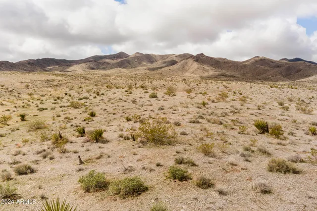 $15,000 | 14380 North Quintana Road, Unit 27, Dolan Springs, AZ 86441