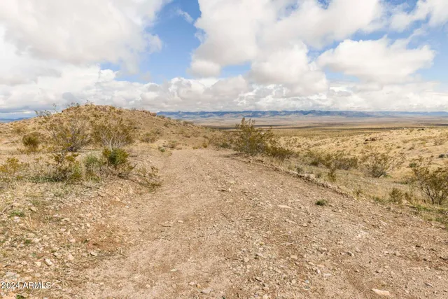 $15,000 | 14380 North Quintana Road, Unit 27, Dolan Springs, AZ 86441