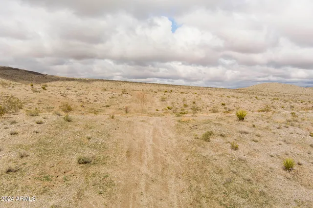 $15,000 | 14380 North Quintana Road, Unit 27, Dolan Springs, AZ 86441