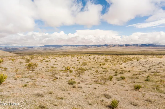 $15,000 | 14380 North Quintana Road, Unit 27, Dolan Springs, AZ 86441