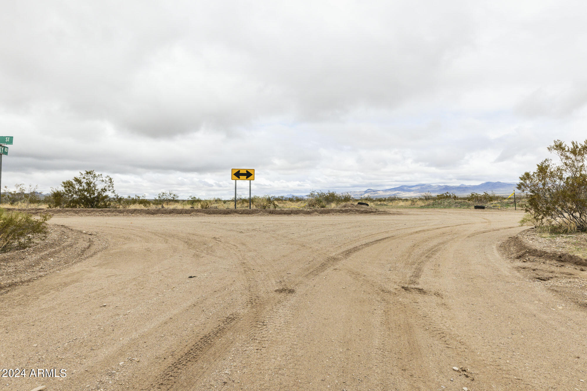 14380 North Quintana Road, Unit 27 Dolan Springs, AZ 86441 - Photo 10 of 40 IMG_5764