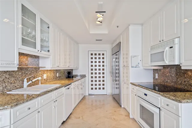 $12,500 | 808 Brickell Key Drive, Unit 3304, Miami, FL 33131