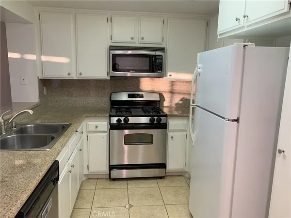 $3,250 | 29 Greenfield, Unit 30, Irvine, CA 92614