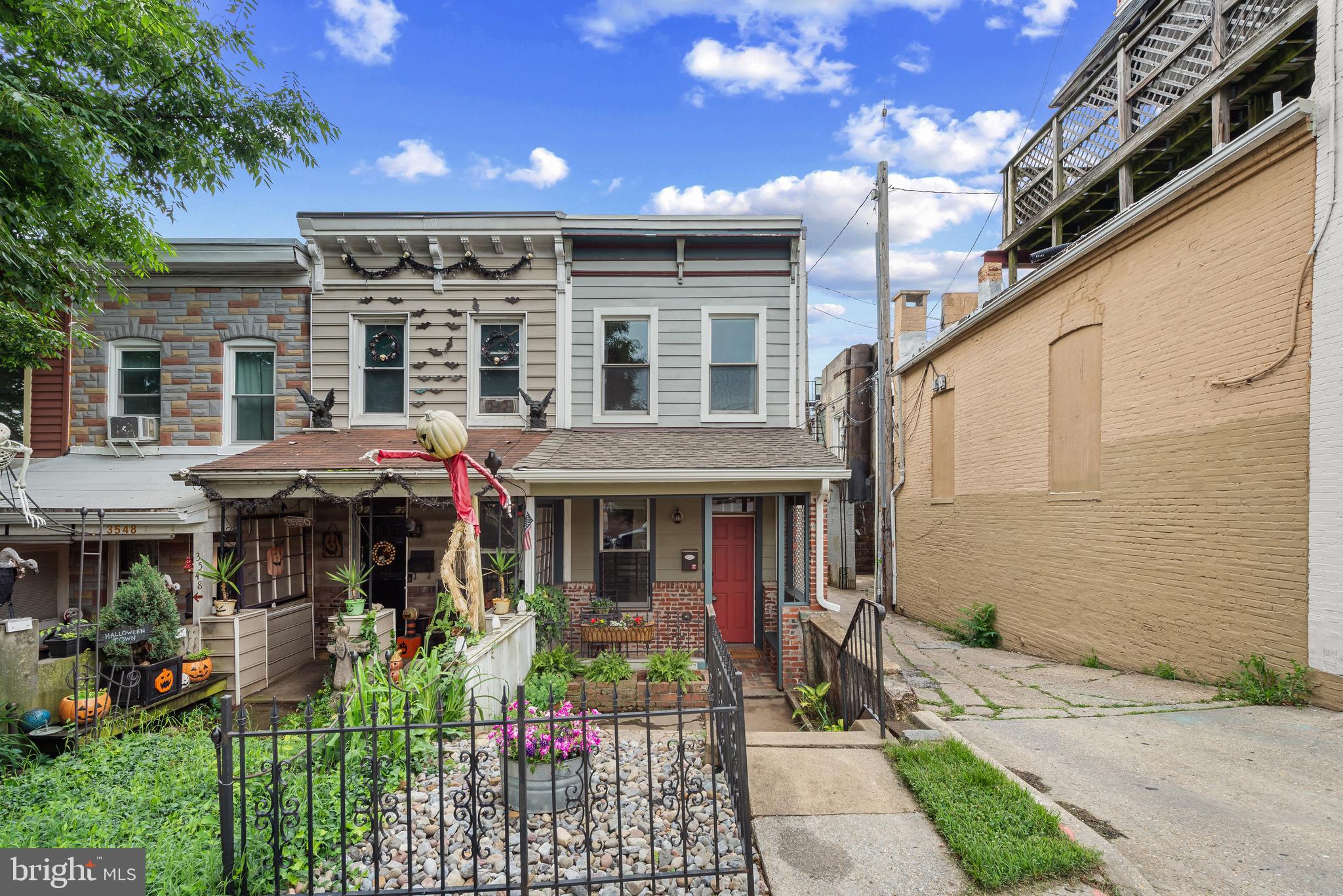 3552 Roland Avenue Baltimore, MD 21211 - Photo 2 of 28 End of row house with lighting on 3 sides