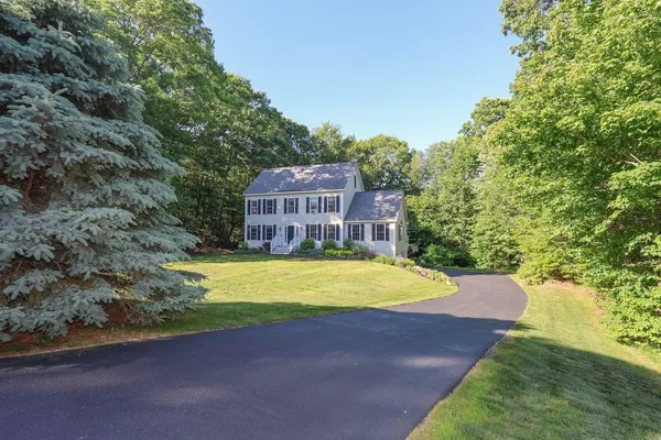 $850,000 | 7 Anna Lisa Way, Nottingham, NH 03290