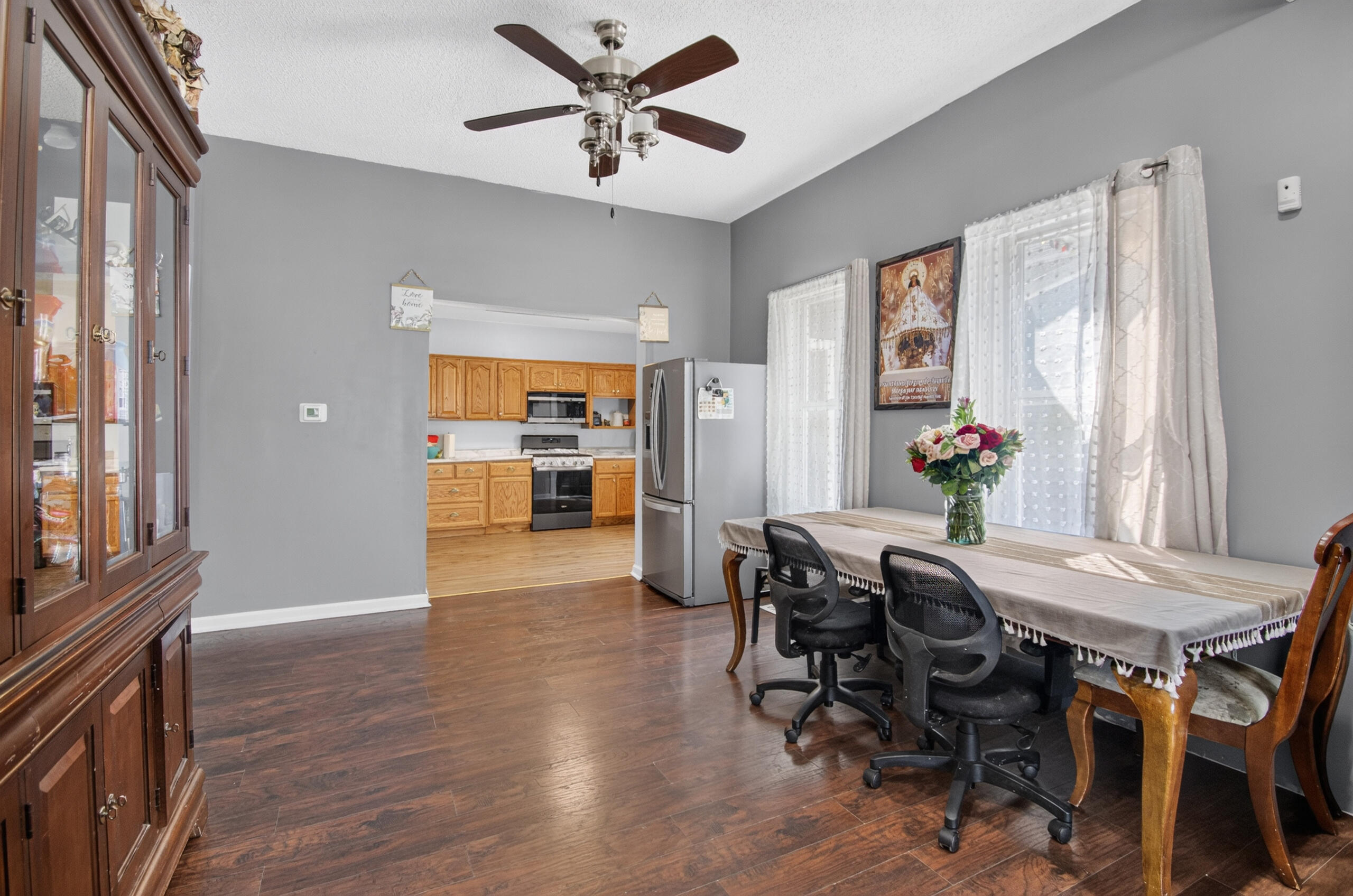513 North Memorial Drive Racine, WI 53404 - Photo 19 of 28 dining room